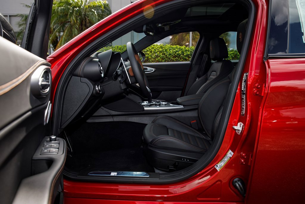 New 2025 Alfa Romeo Giulia AWD w/ Driving Assist Package image 24