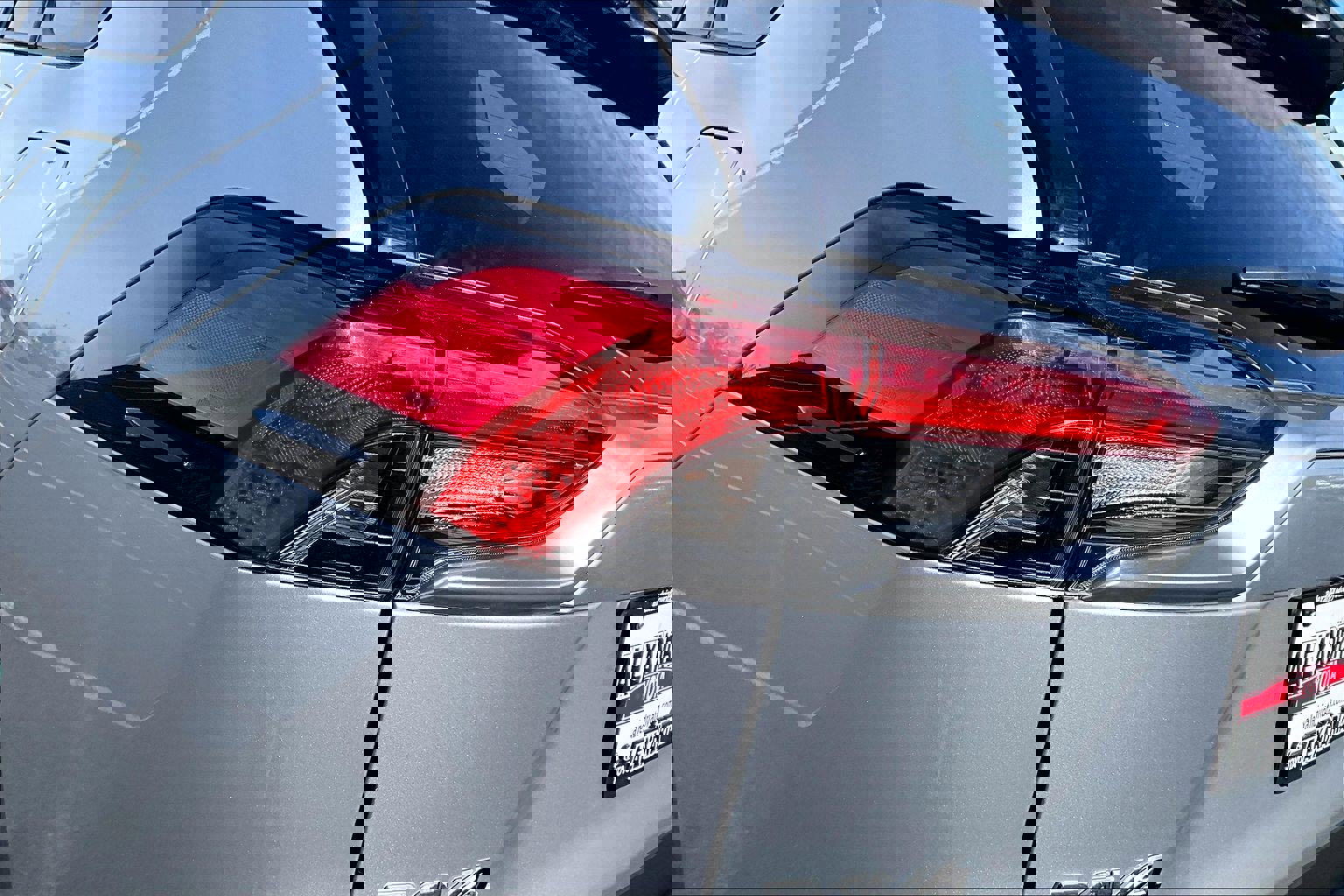 Used 2025 Toyota RAV4 Limited image 28