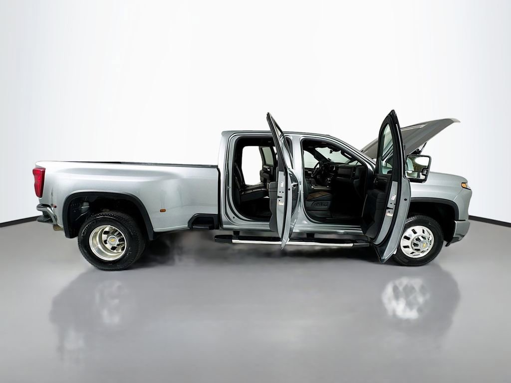 Used 2024 Chevrolet Silverado 3500 High Country w/ High Country Premium Package image 32