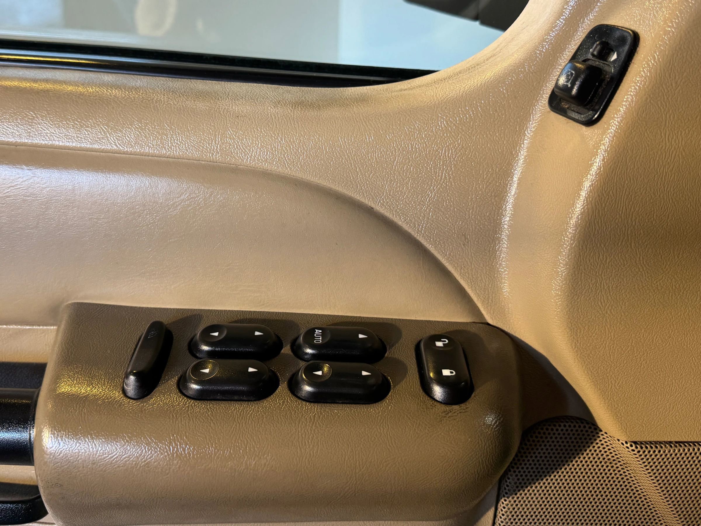 Used 2004 Ford Explorer Sport Trac XLT image 10