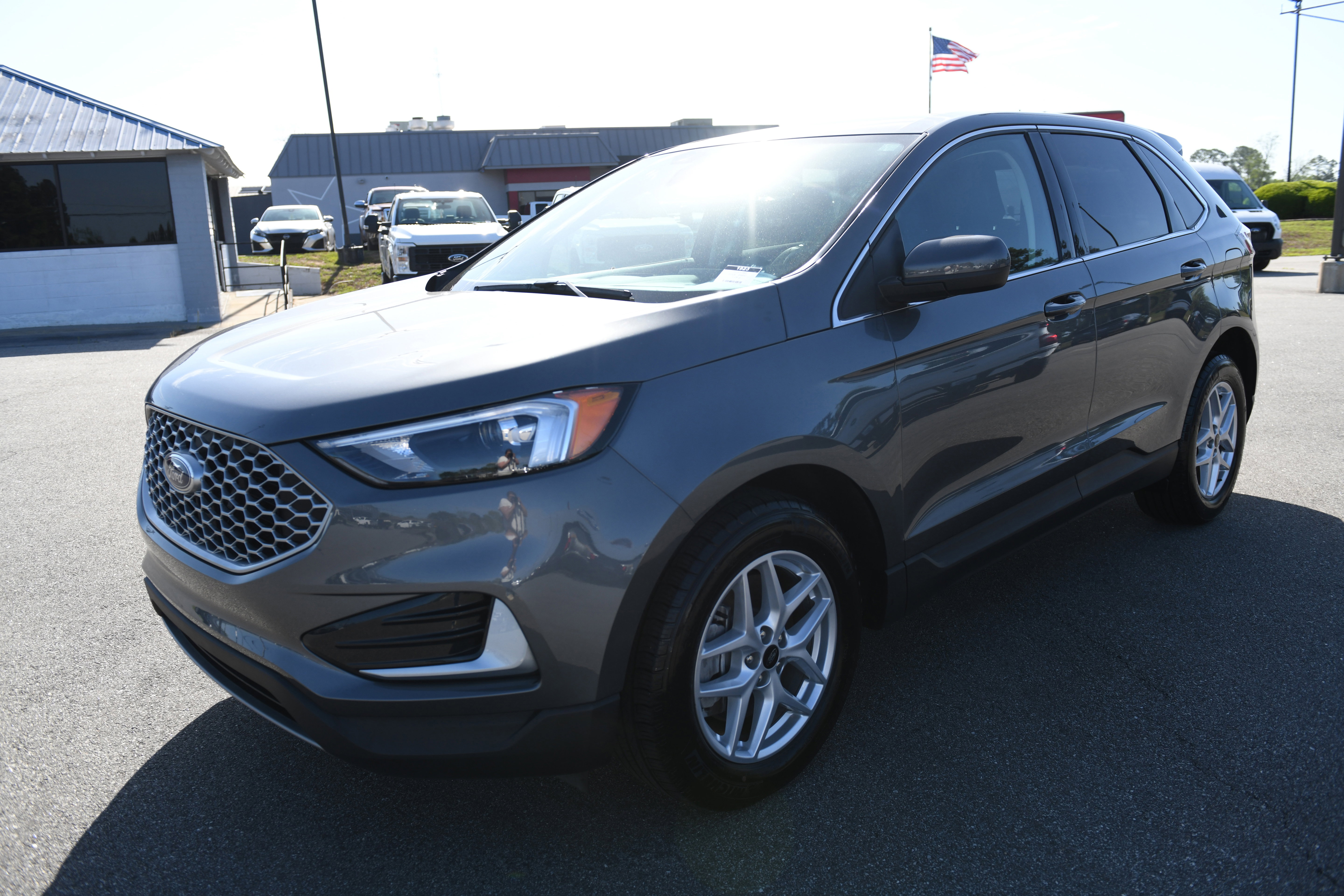 Used 2023 Ford Edge SEL image 6