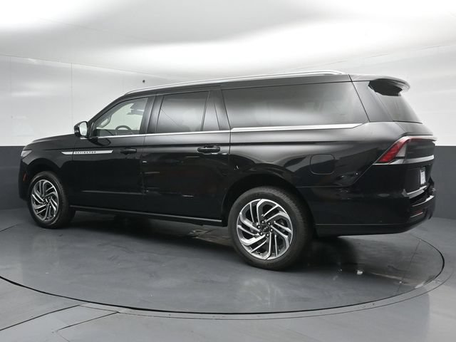 Certified 2025 Lincoln Navigator L Reserve AWD/4WD image 5