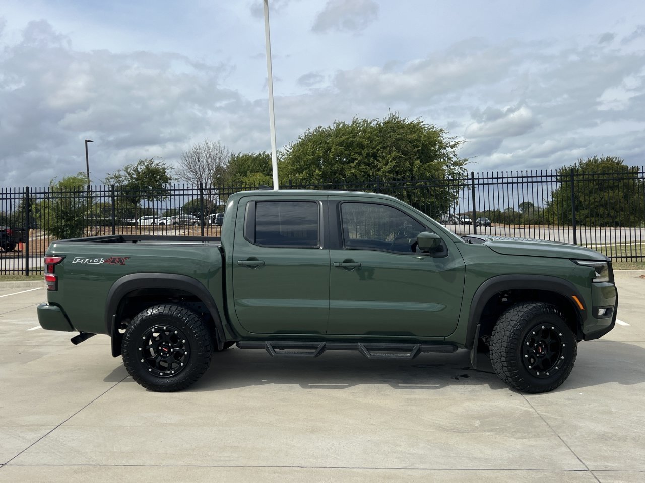 Used 2026 Nissan Frontier PRO-4X w/ Pro-4x Convenience Package AWD/4WD image 3