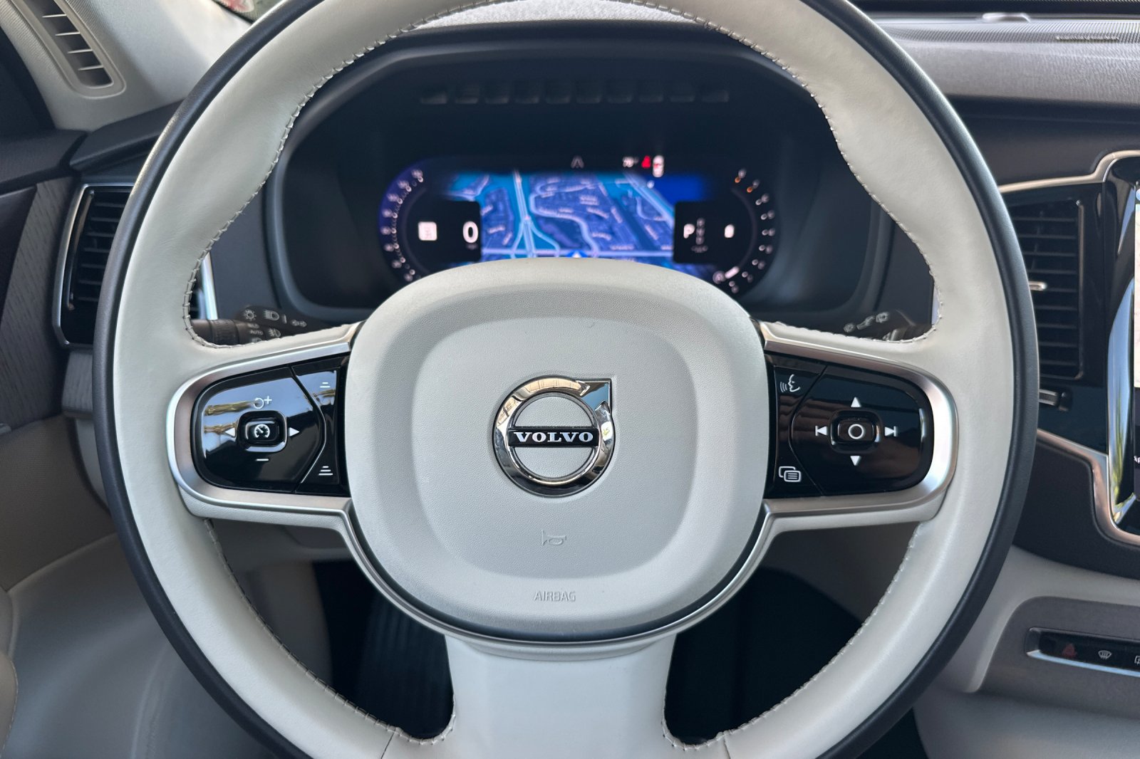 Certified 2025 Volvo XC90 B6 Plus w/ Protection Package Premier AWD/4WD image 29