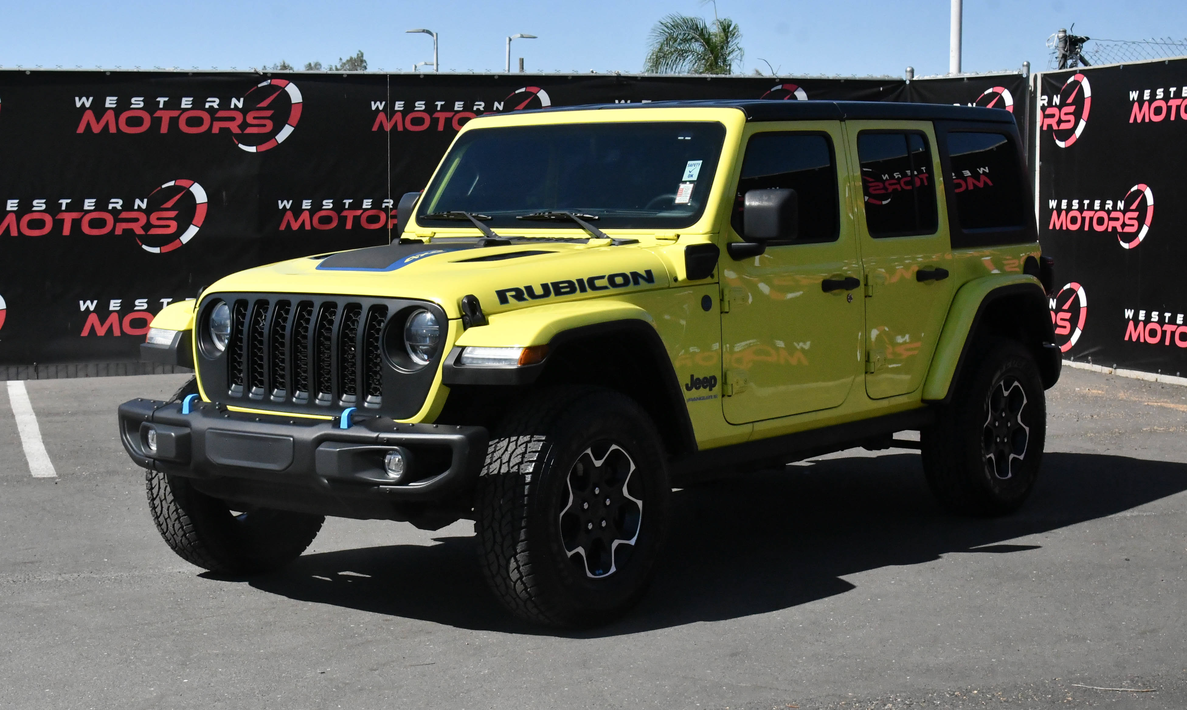 Used 2023 Jeep Wrangler Unlimited Rubicon 4xe w/ Steel Bumper Group AWD/4WD image 3