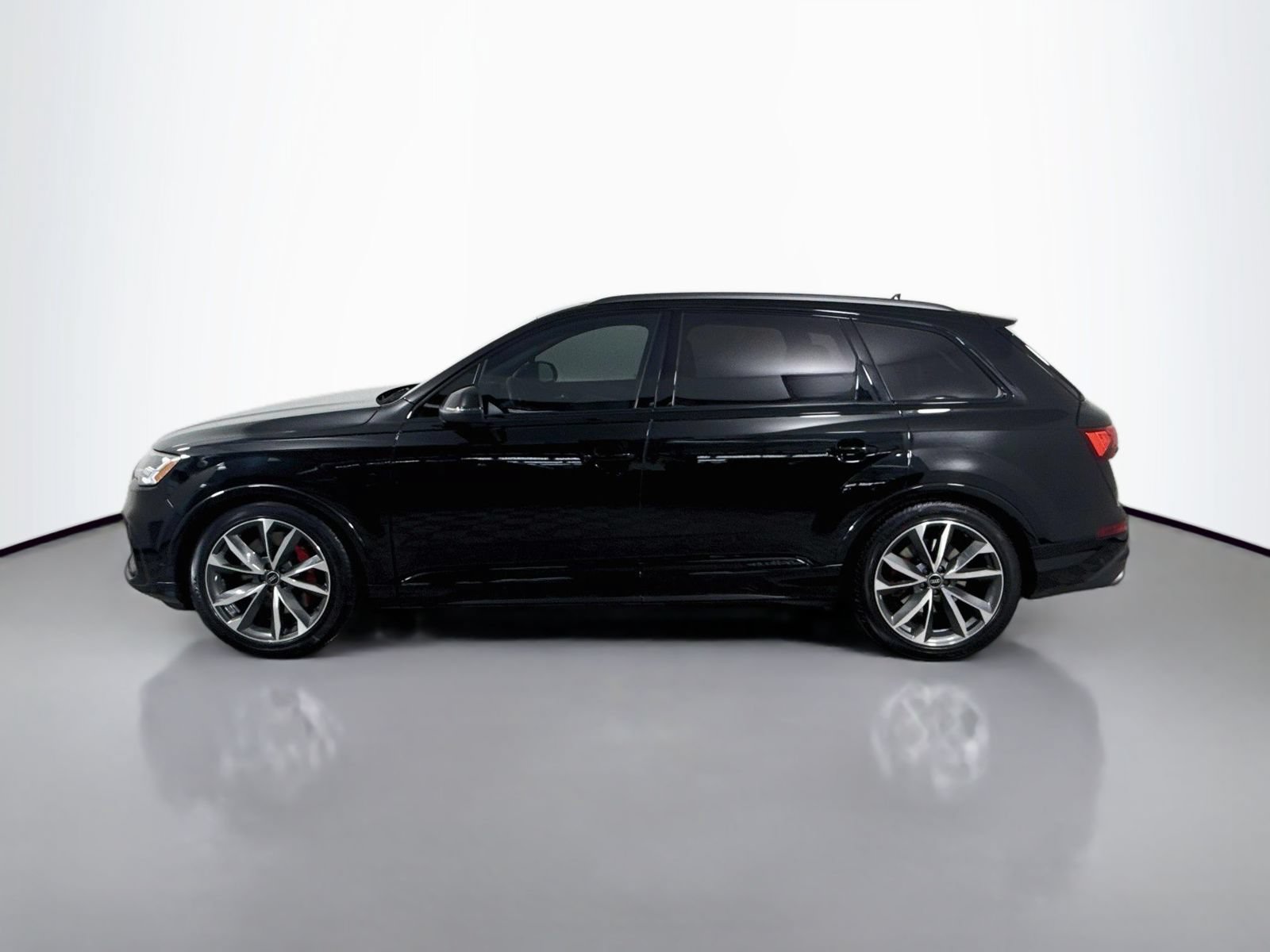 Certified 2023 Audi SQ7 Prestige w/ Sport Package AWD/4WD image 2