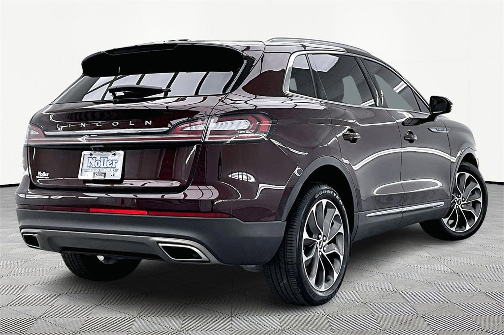 Used 2022 Lincoln Nautilus Reserve image 2