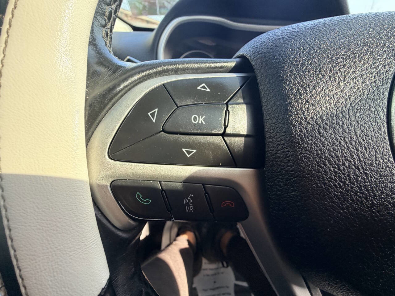 Used 2014 Jeep Cherokee Trailhawk w/ Comfort/Convenience Group image 8