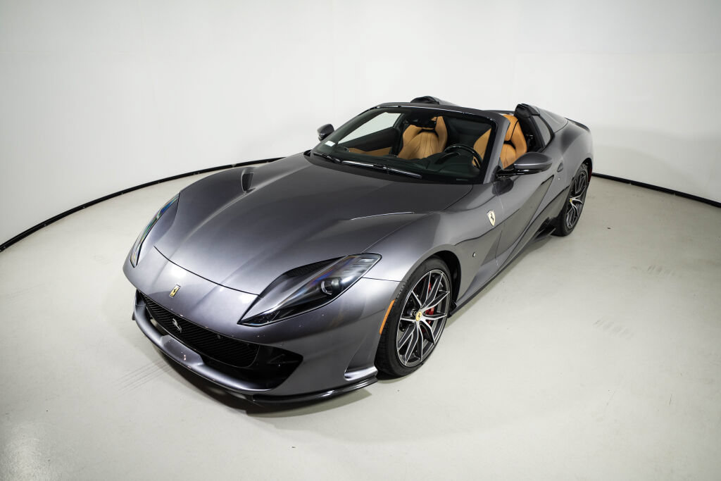 Used 2022 Ferrari 812 GTS RWD image 2