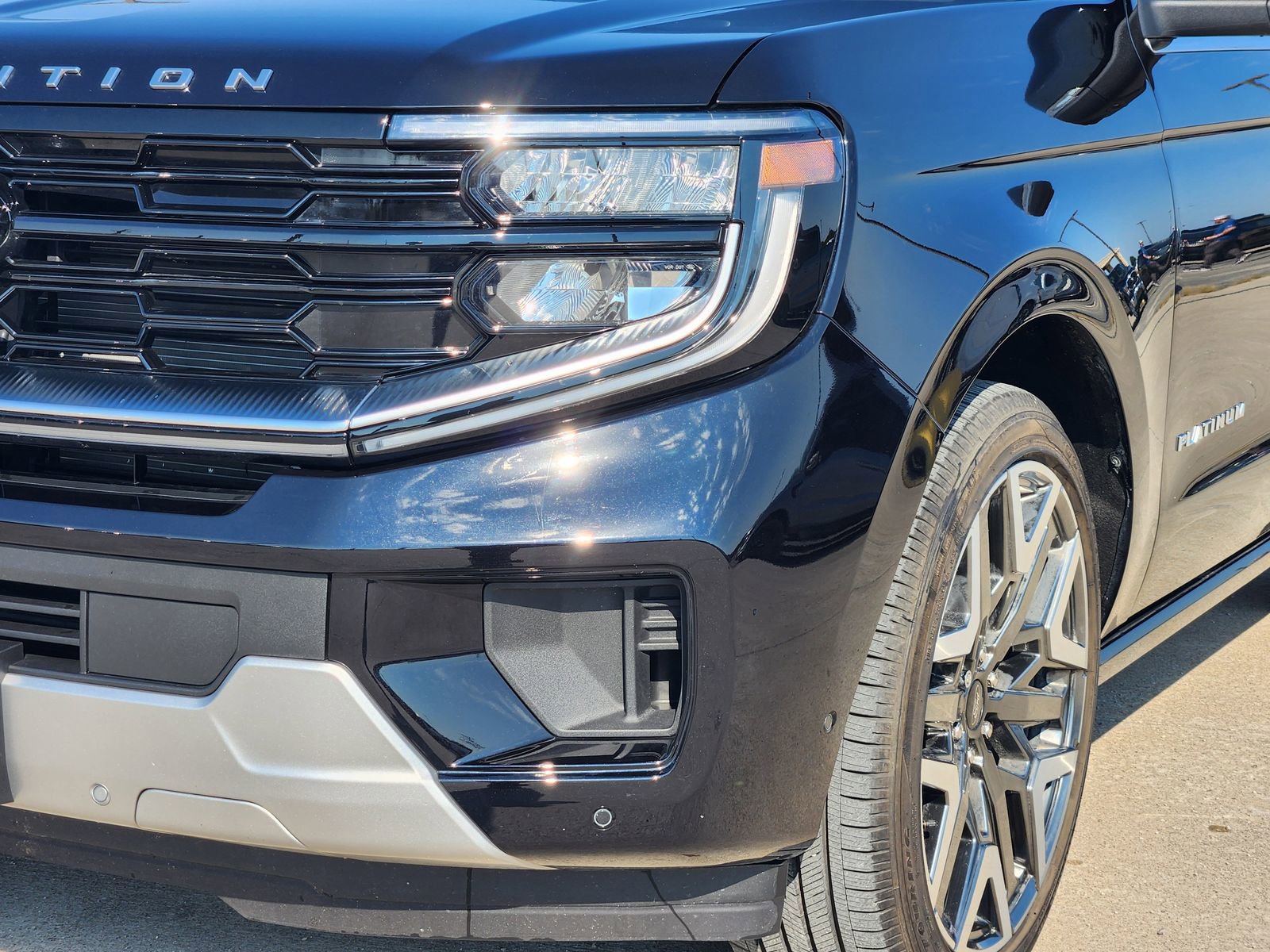 New 2025 Ford Expedition Platinum w/ Platinum Ultimate Package image 7