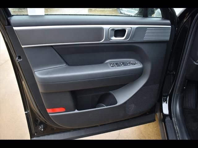 Certified 2025 Hyundai Santa Fe SE FWD image 19