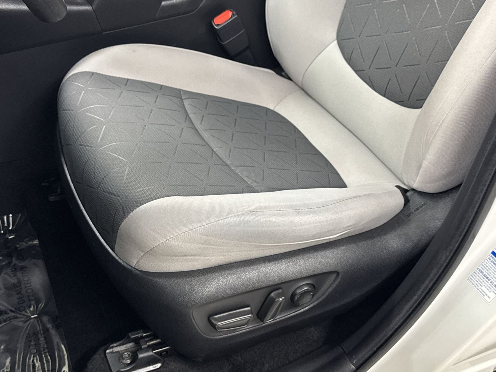Used 2021 Toyota RAV4 XLE AWD/4WD image 26