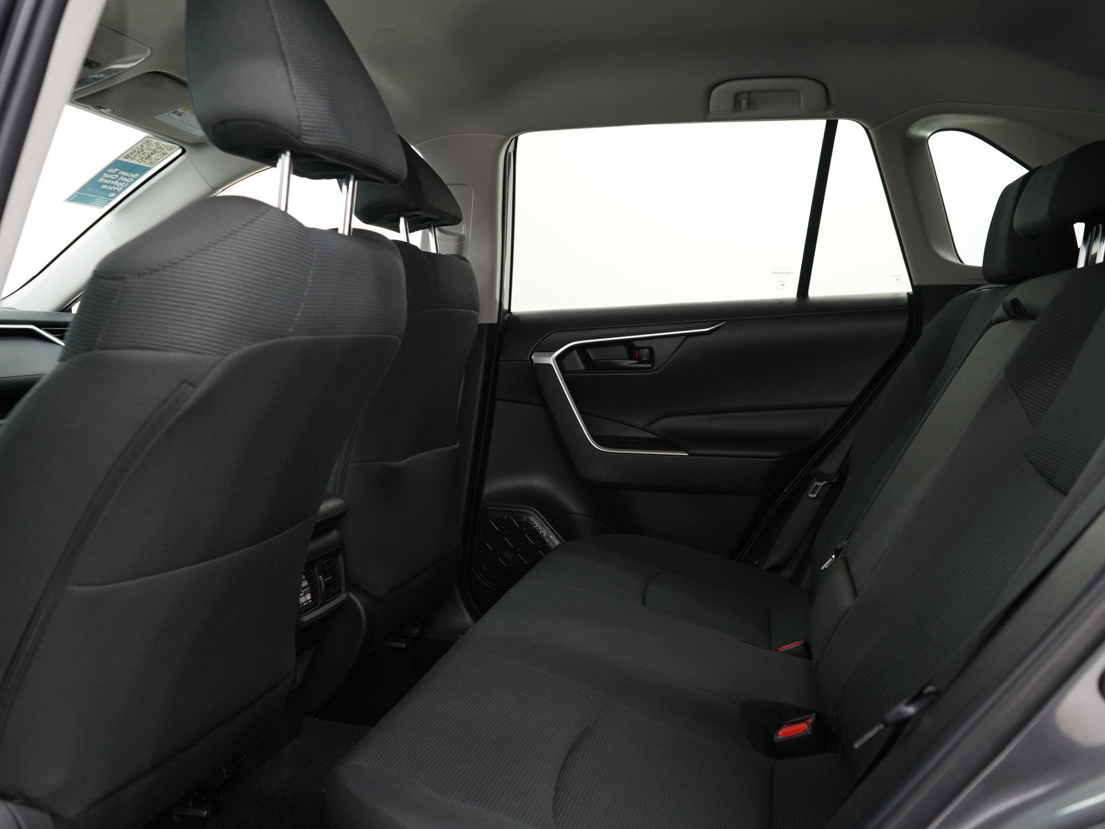 Used 2021 Toyota RAV4 LE AWD/4WD image 19
