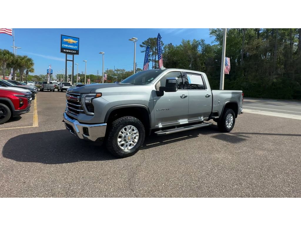 Used 2024 Chevrolet Silverado 2500 LTZ image 2