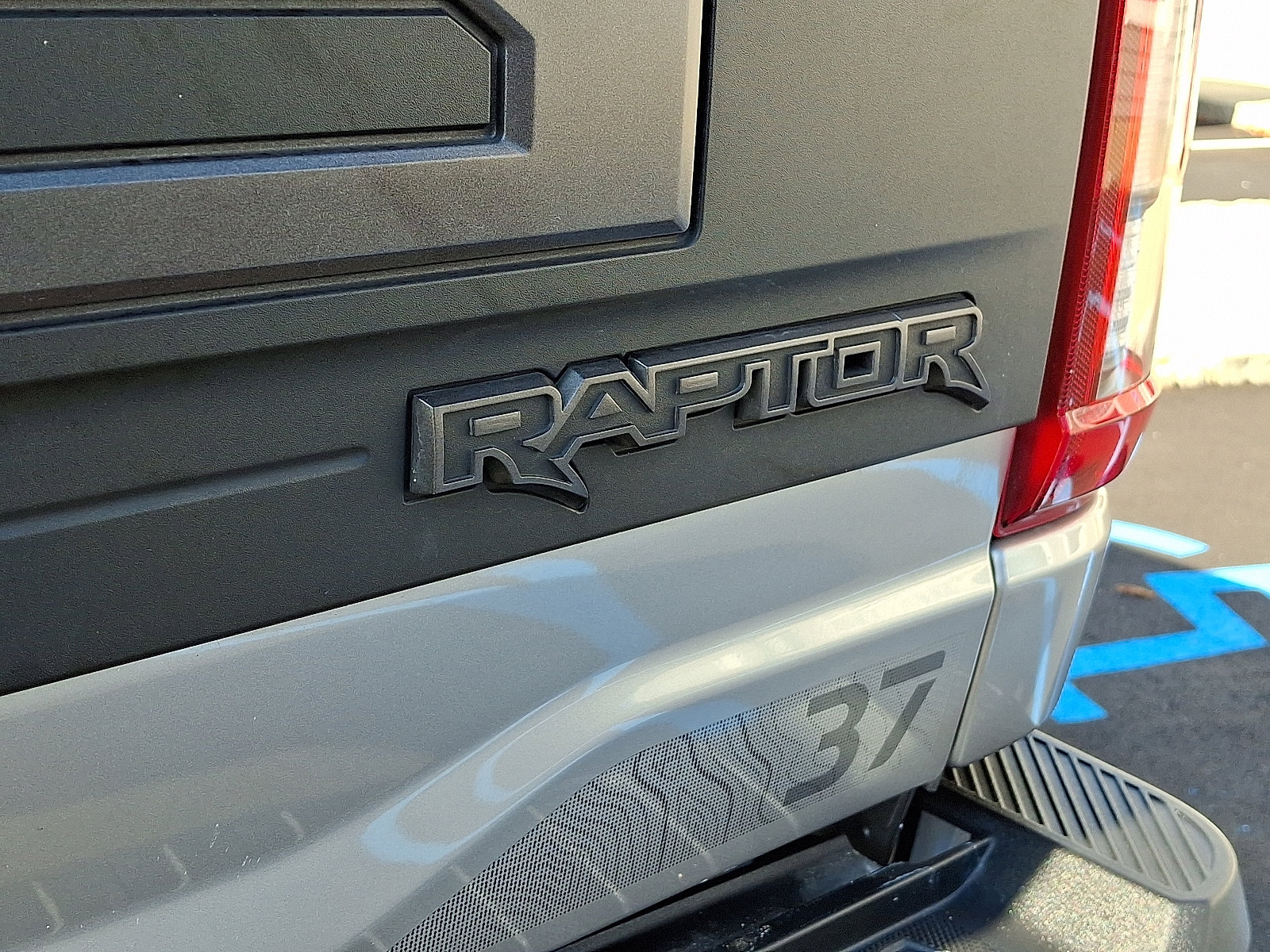 Certified 2022 Ford F150 Raptor w/ Raptor 37 Performance Package image 31