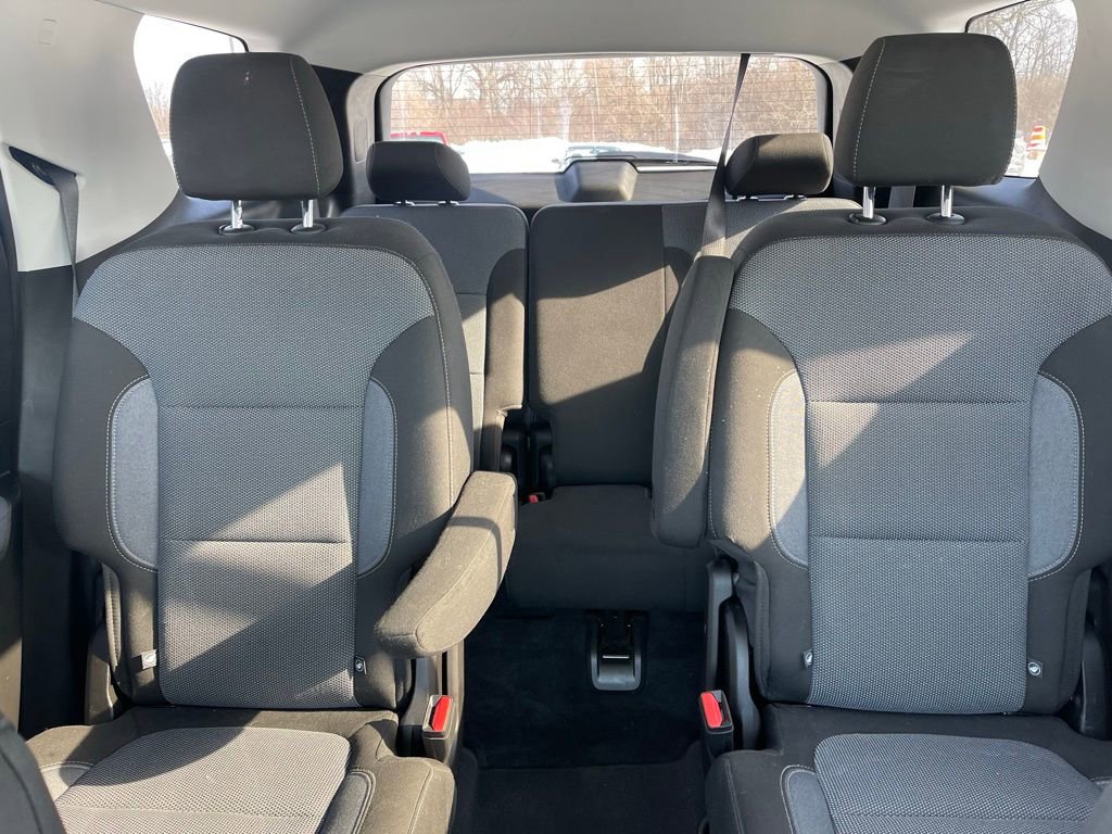 Used 2021 Chevrolet Traverse LT image 16