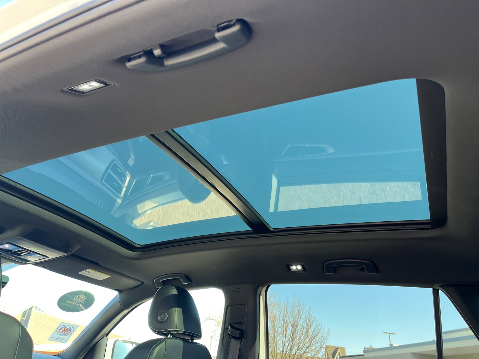 Certified 2024 Volkswagen Atlas Cross Sport SE w/ Panoramic Sunroof Package image 17