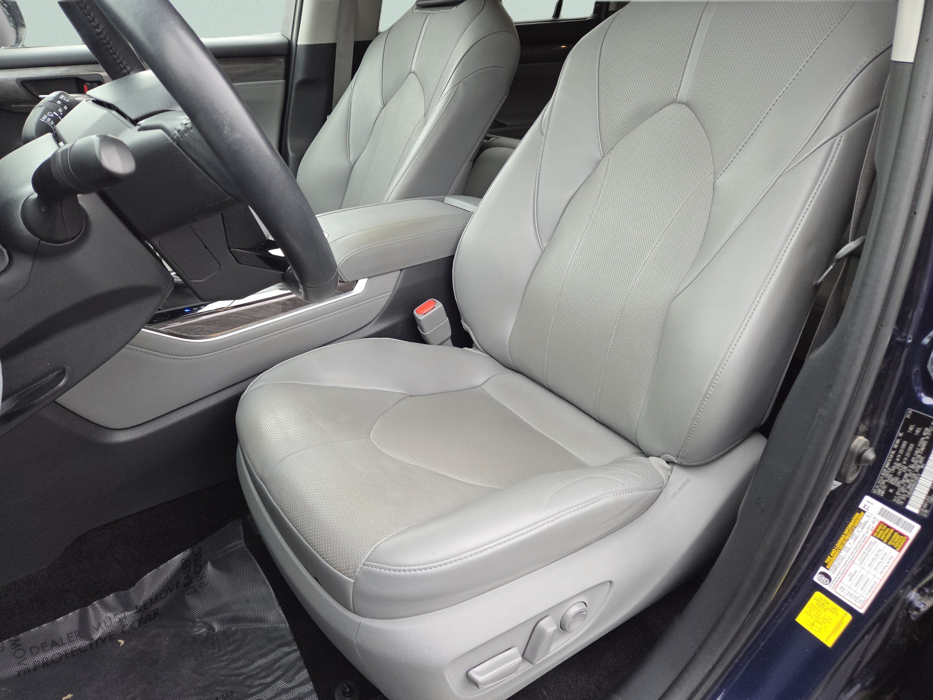 Used 2024 Toyota Highlander Limited AWD/4WD image 6
