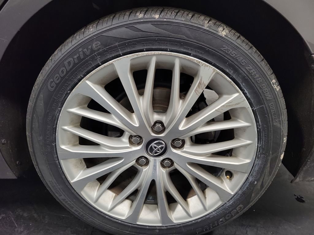 Used 2020 Toyota Camry XLE image 10