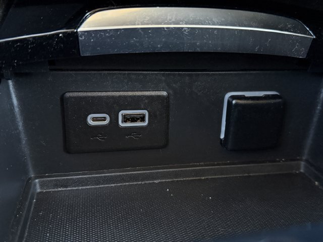 Used 2021 Buick Envision Essence w/ Sport Touring Package FWD image 20