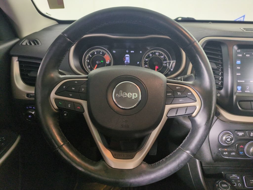 Used 2018 Jeep Cherokee Limited AWD/4WD image 16