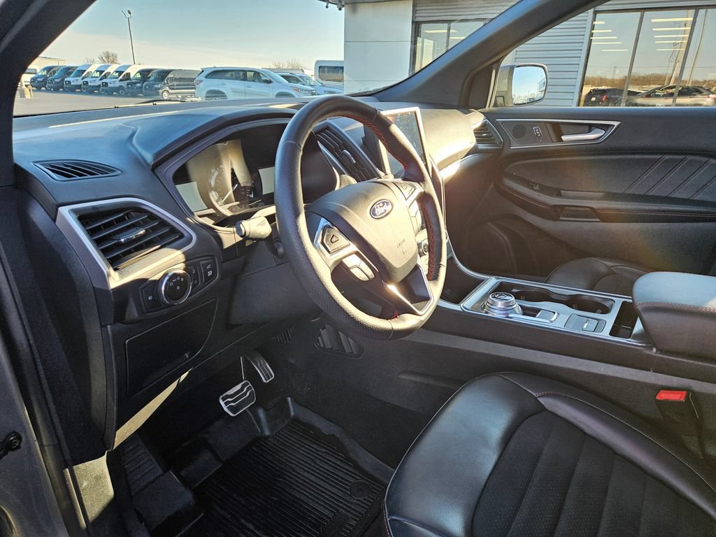 Used 2023 Ford Edge ST-Line w/ Class II Trailer Tow Package AWD/4WD image 15