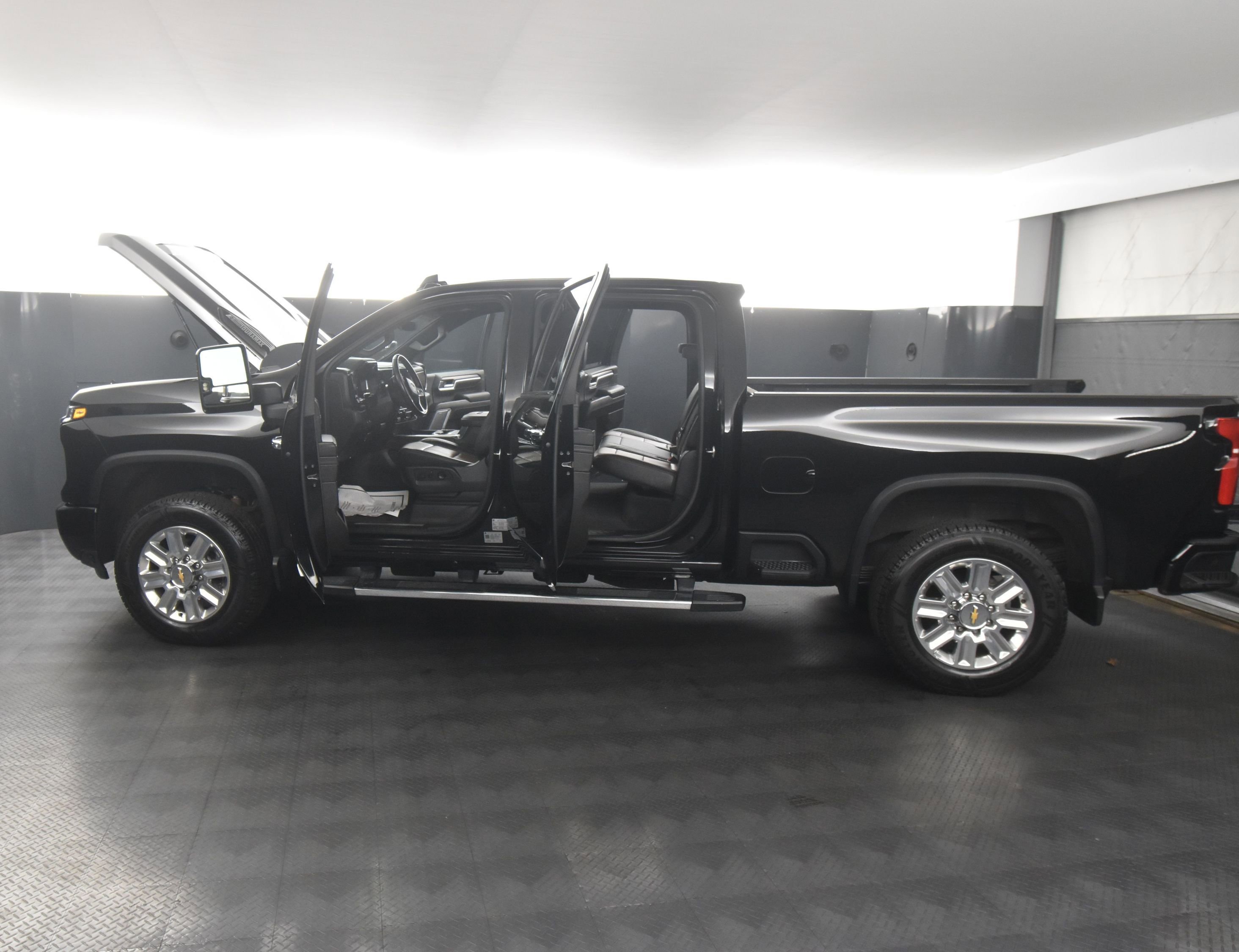 Used 2025 Chevrolet Silverado 2500 High Country w/ High Country Premium Package image 57