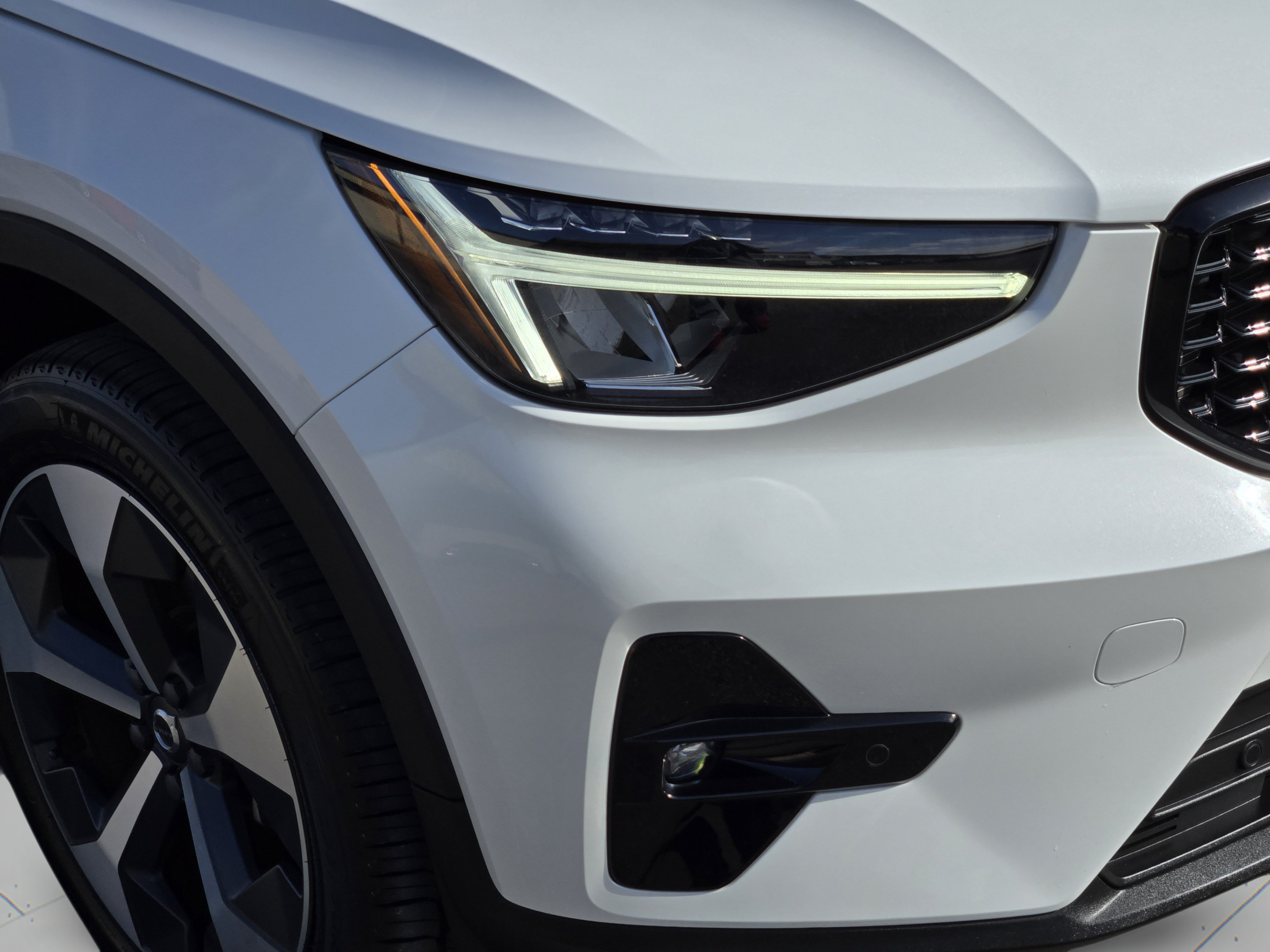 Used 2023 Volvo XC40 B4 Plus w/ Protection Package Premier FWD image 35