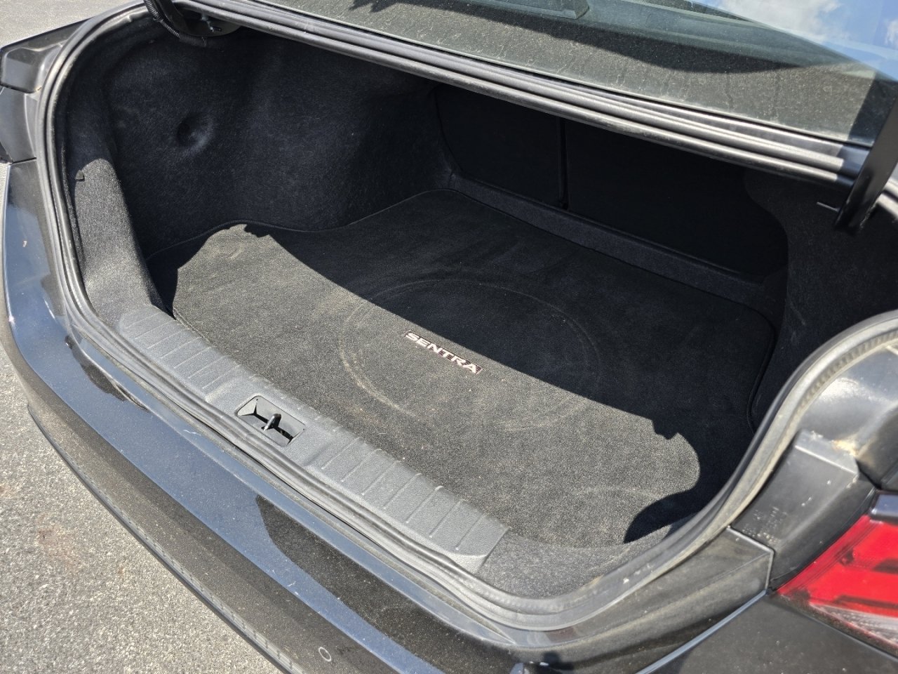Used 2025 Nissan Sentra SV FWD image 15