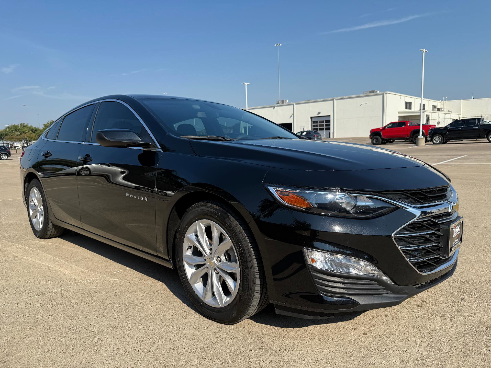 Used 2022 Chevrolet Malibu LT image 2