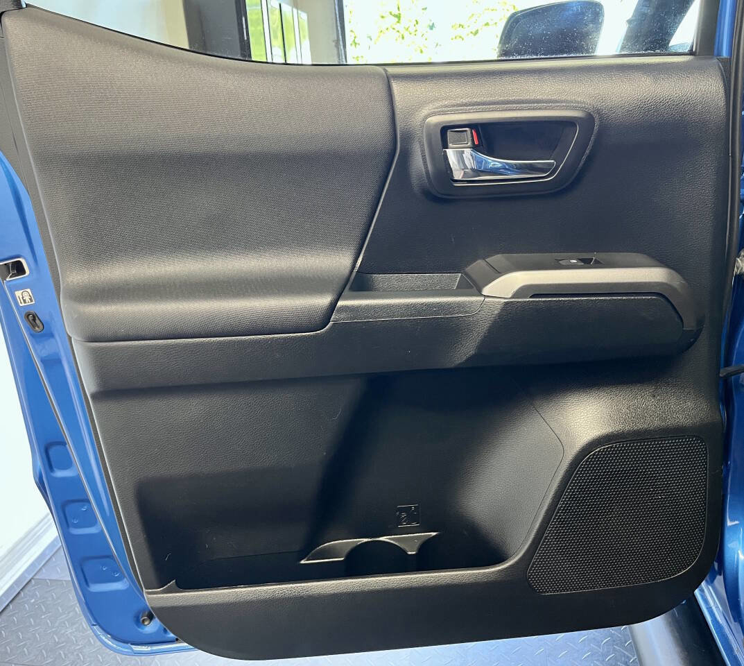 Used 2016 Toyota Tacoma TRD Sport image 18