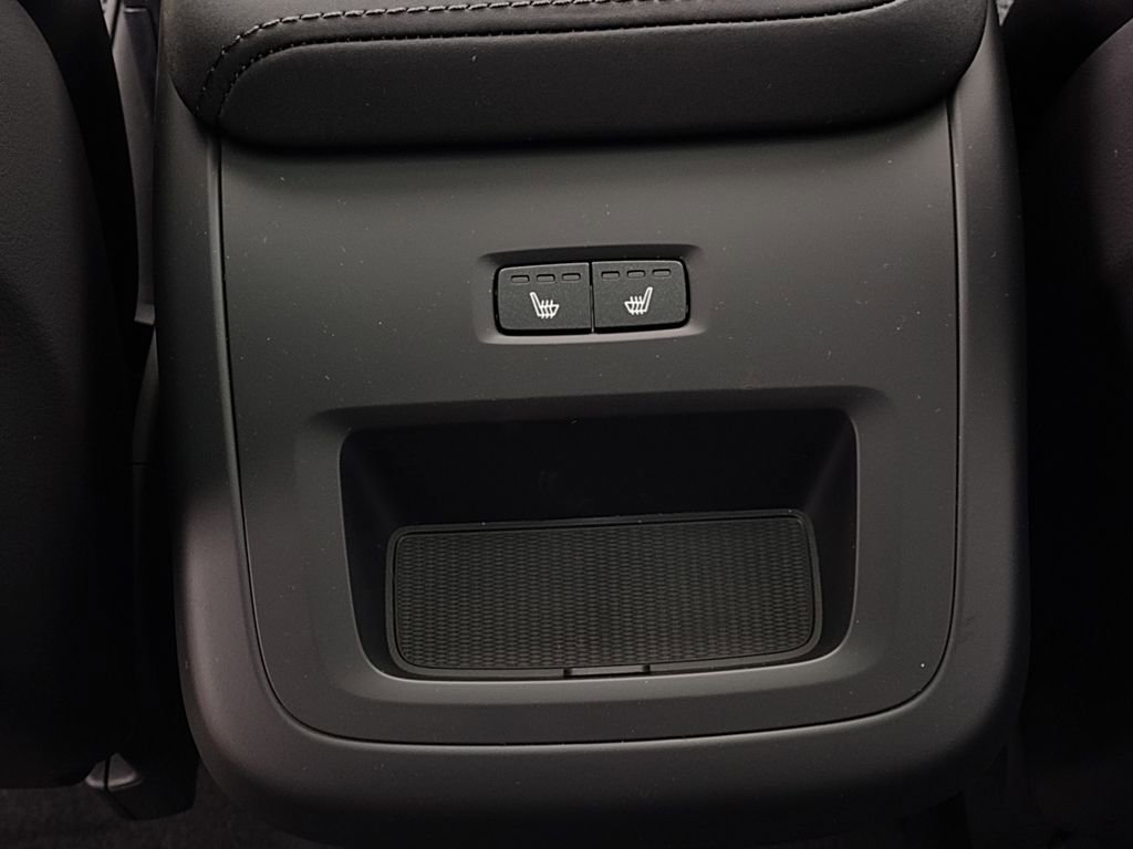 New 2026 Volvo XC60 B5 Plus w/ Climate Package image 23