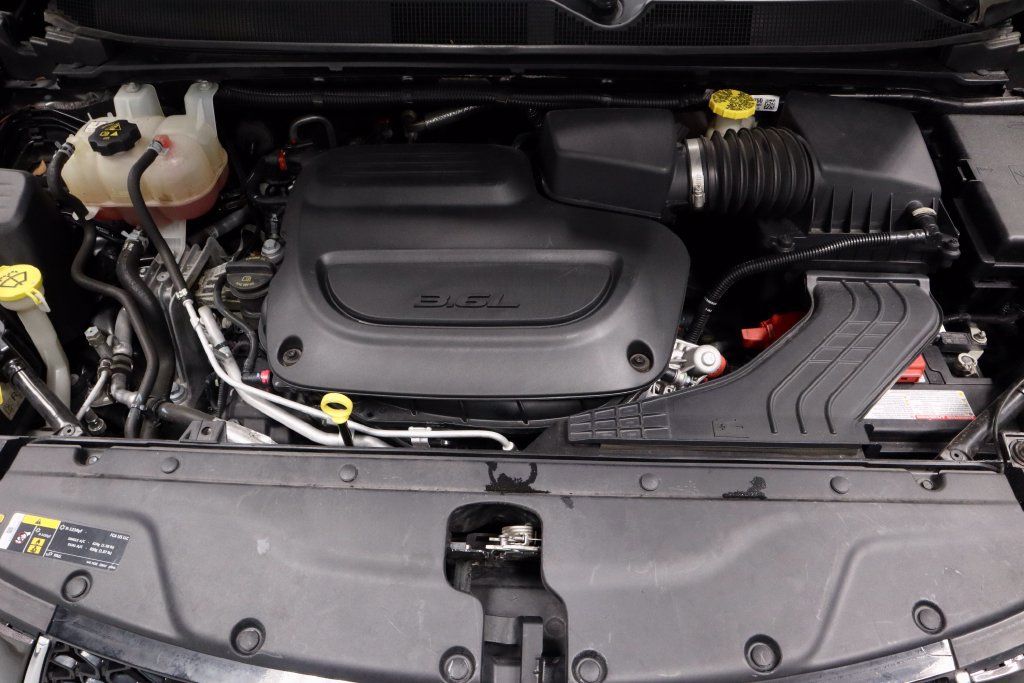 Used 2023 Chrysler Pacifica Limited FWD image 15