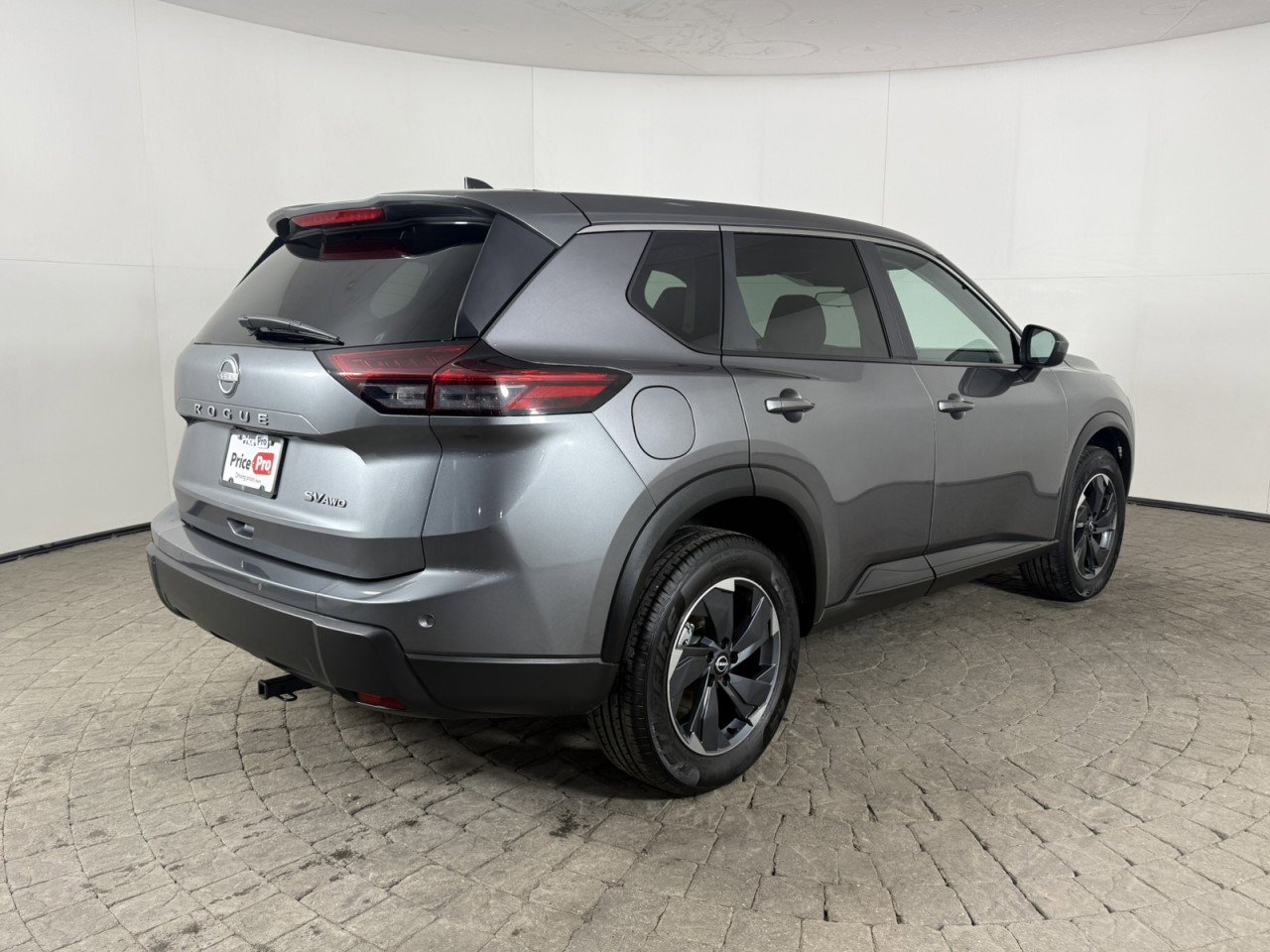 Used 2024 Nissan Rogue SV image 9