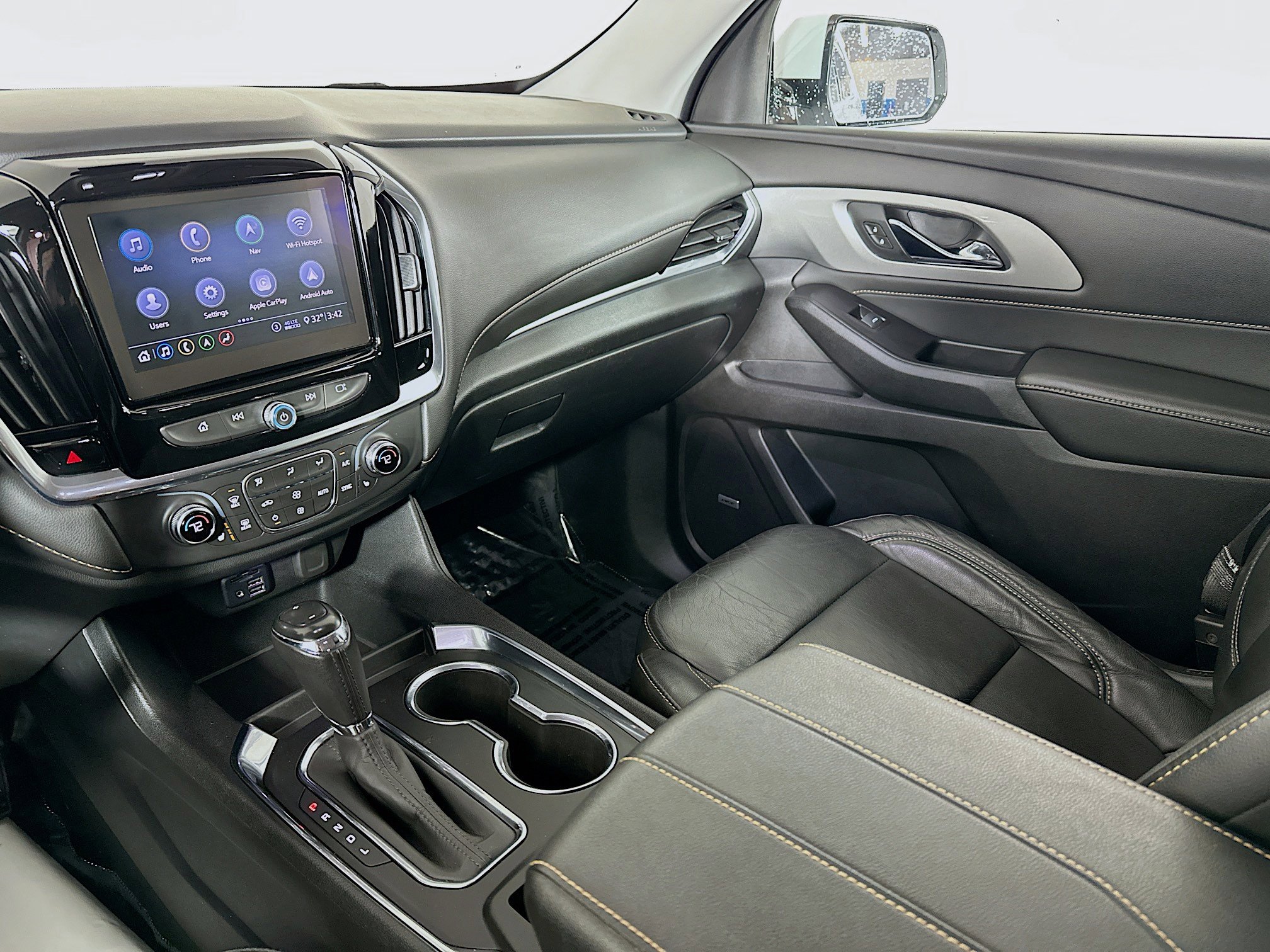 Used 2020 Chevrolet Traverse LT w/ LT Premium Package image 24