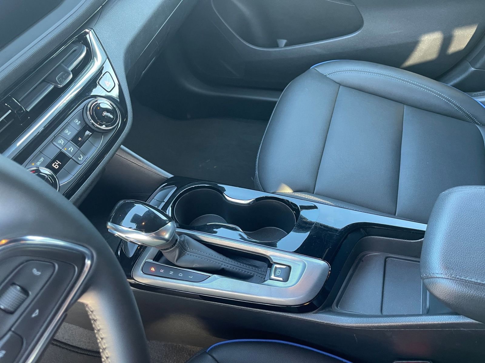 Used 2025 Buick Envista Sport Touring image 40