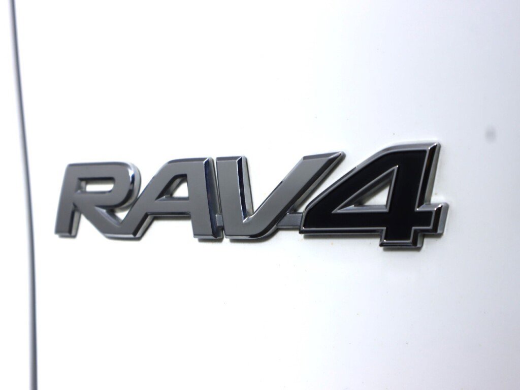 Used 2021 Toyota RAV4 LE image 32