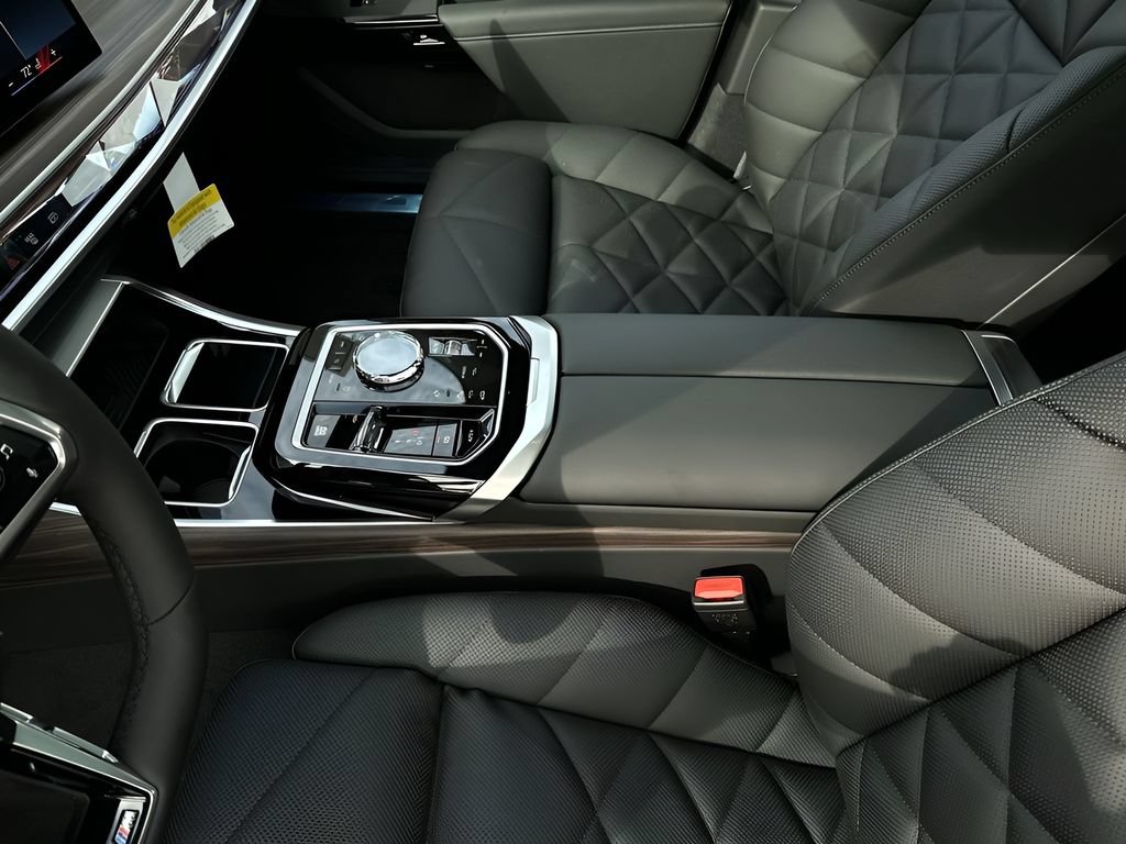 Certified 2026 BMW 740i w/ Premium Package RWD image 25