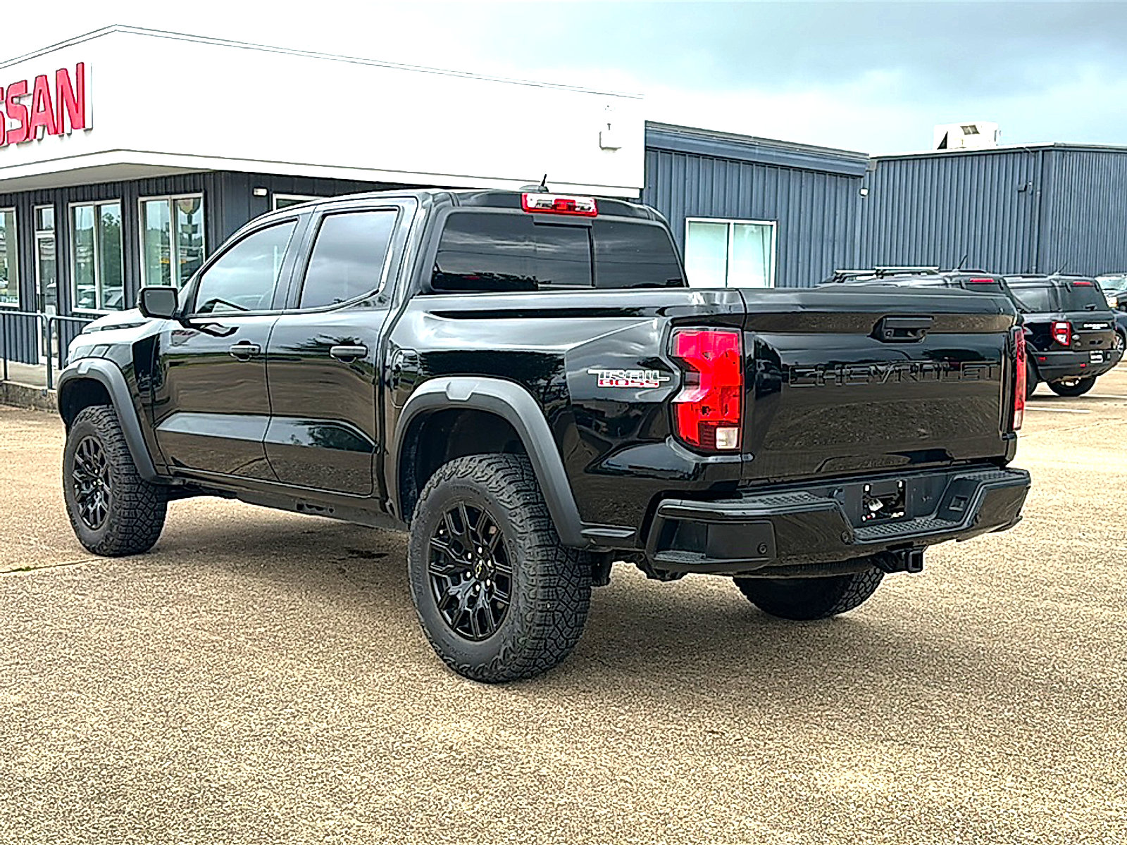 Used 2023 Chevrolet Colorado Trail Boss w/ Technology Package AWD/4WD image 6