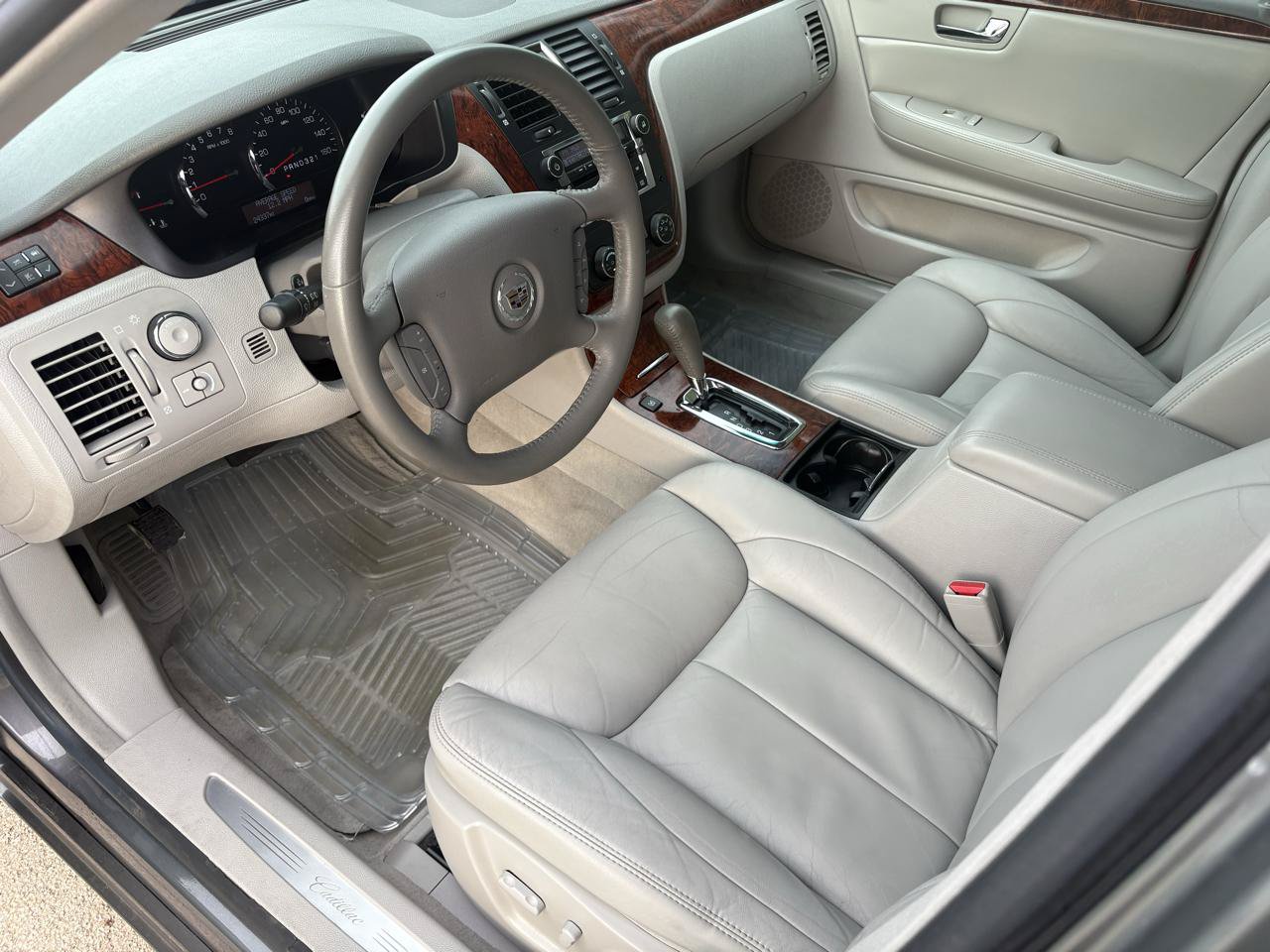 Used 2006 Cadillac DTS FWD image 16