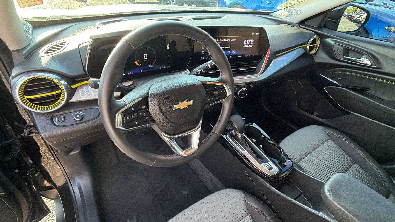 Used 2024 Chevrolet Trax LT w/ Driver Confidence Package FWD image 3