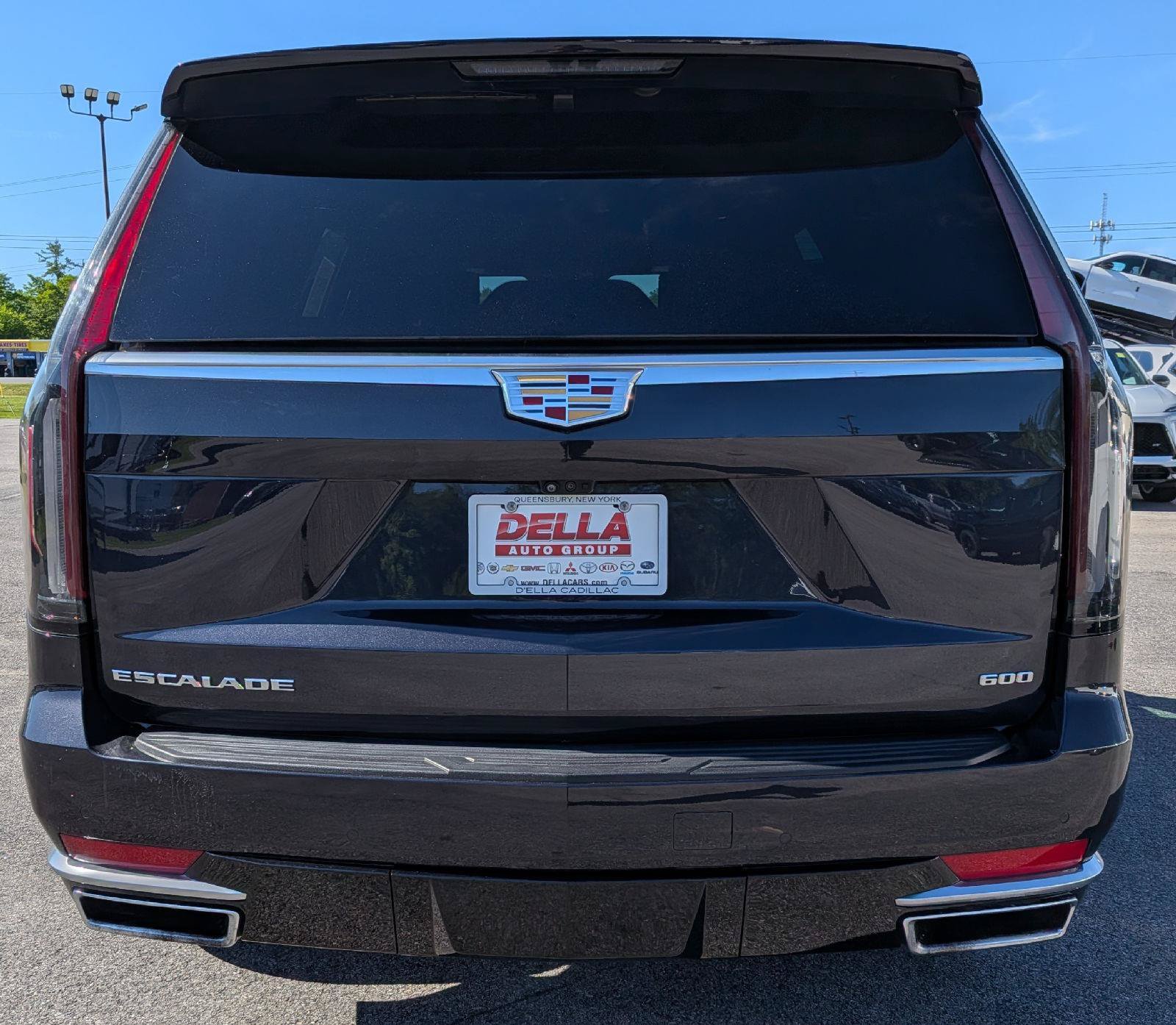 Used 2023 Cadillac Escalade Premium Luxury AWD/4WD image 9