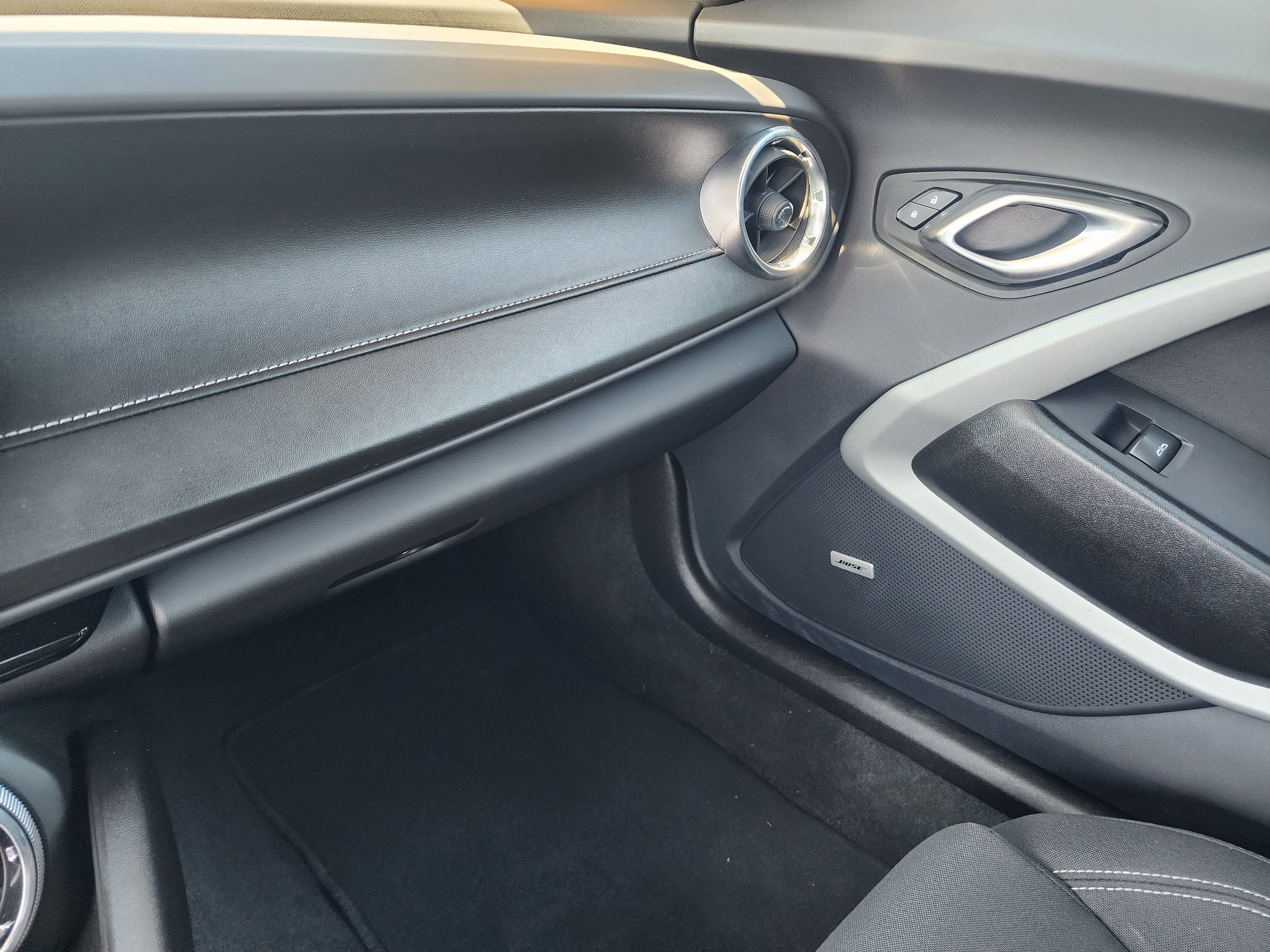 Used 2022 Chevrolet Camaro LT w/ Technology Package RWD image 33