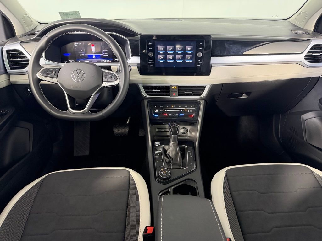 Used 2025 Volkswagen Taos SE w/ Panoramic Sunroof Package AWD/4WD image 13