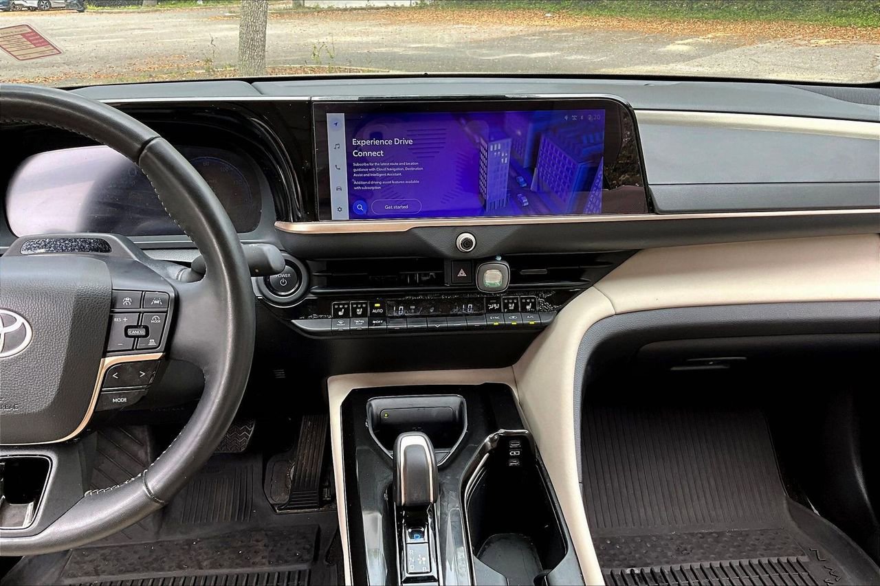 Used 2025 Toyota Crown Limited w/ Advanced Technology Package AWD/4WD image 9