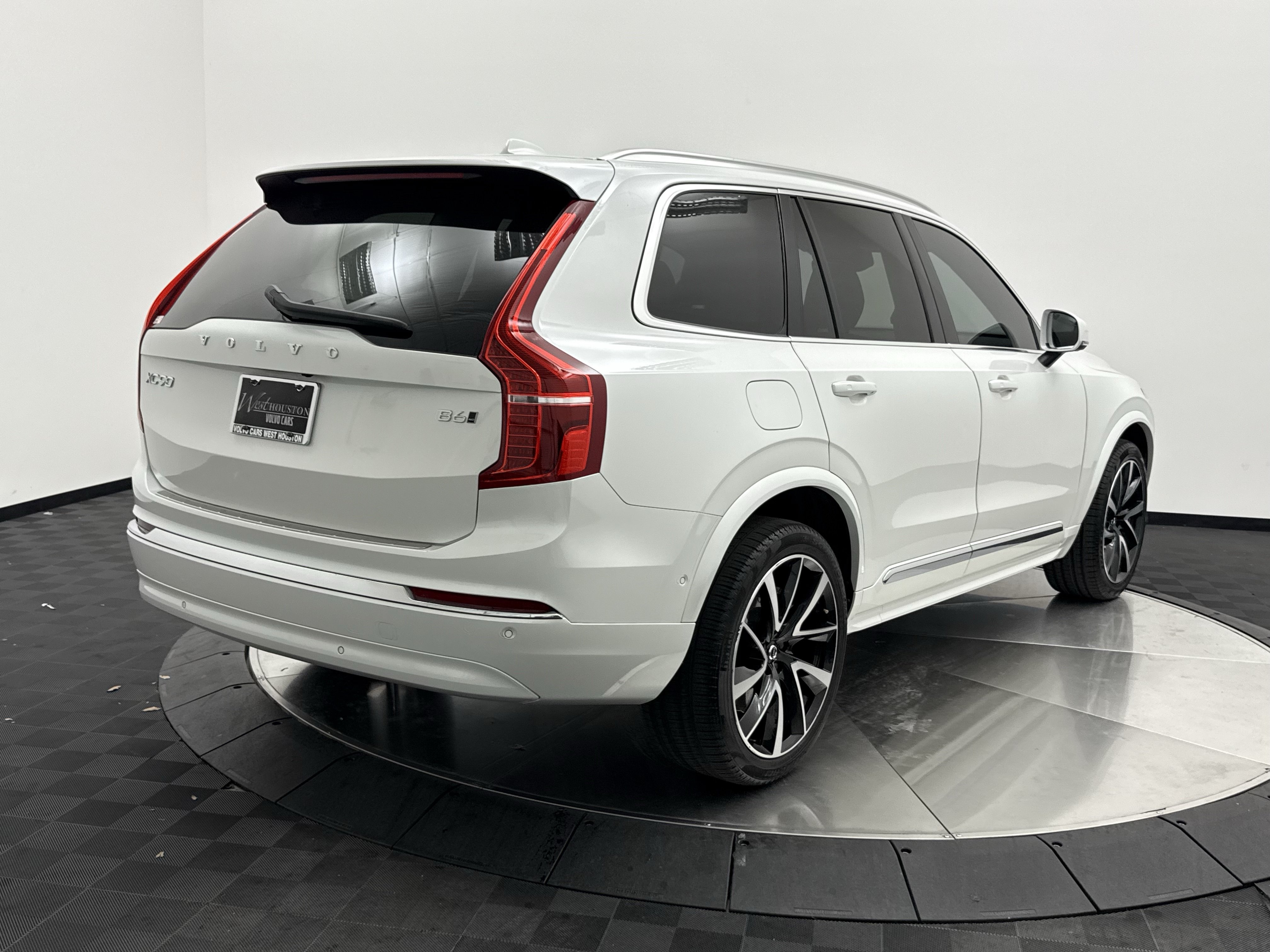 Certified 2024 Volvo XC90 B6 Plus w/ Protection Package Premier AWD/4WD image 7