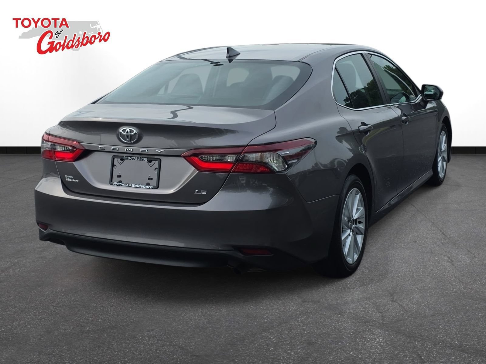 Used 2023 Toyota Camry LE FWD image 5