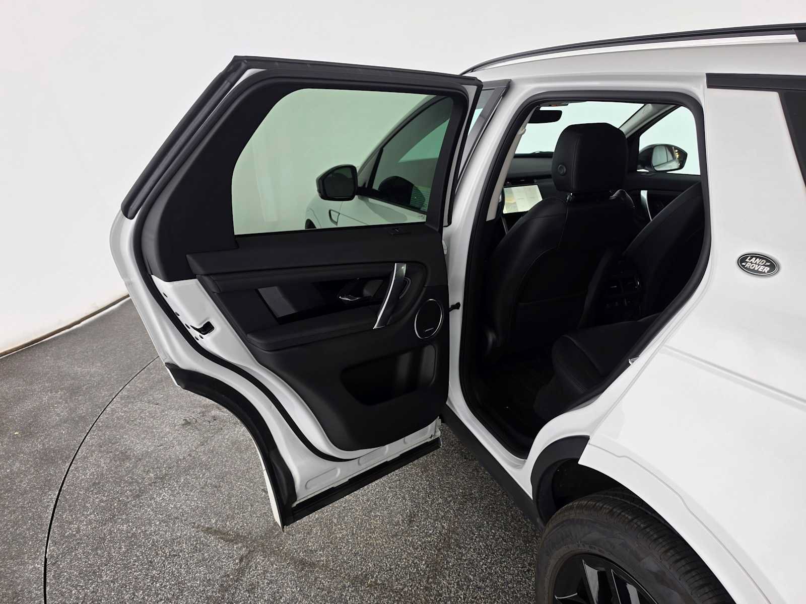 Used 2025 Land Rover Discovery Sport S AWD/4WD image 15