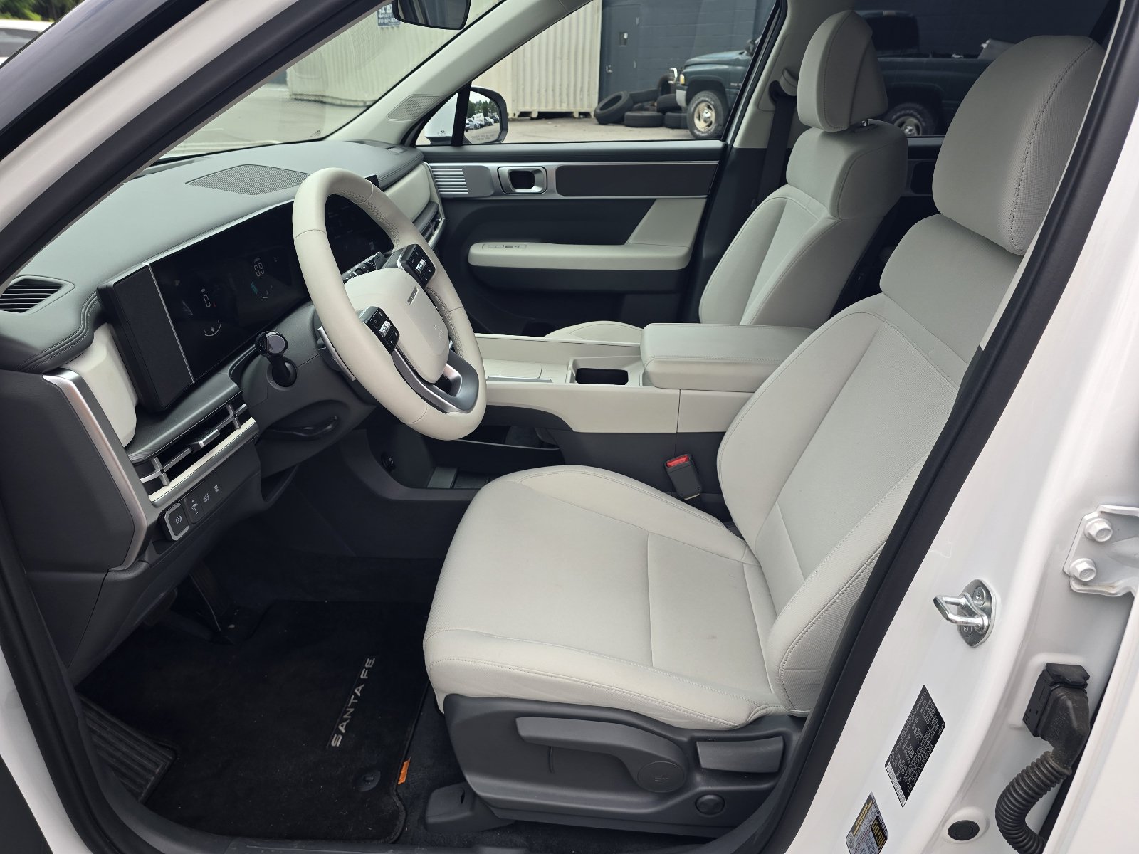 Used 2025 Hyundai Santa Fe SE AWD/4WD image 13