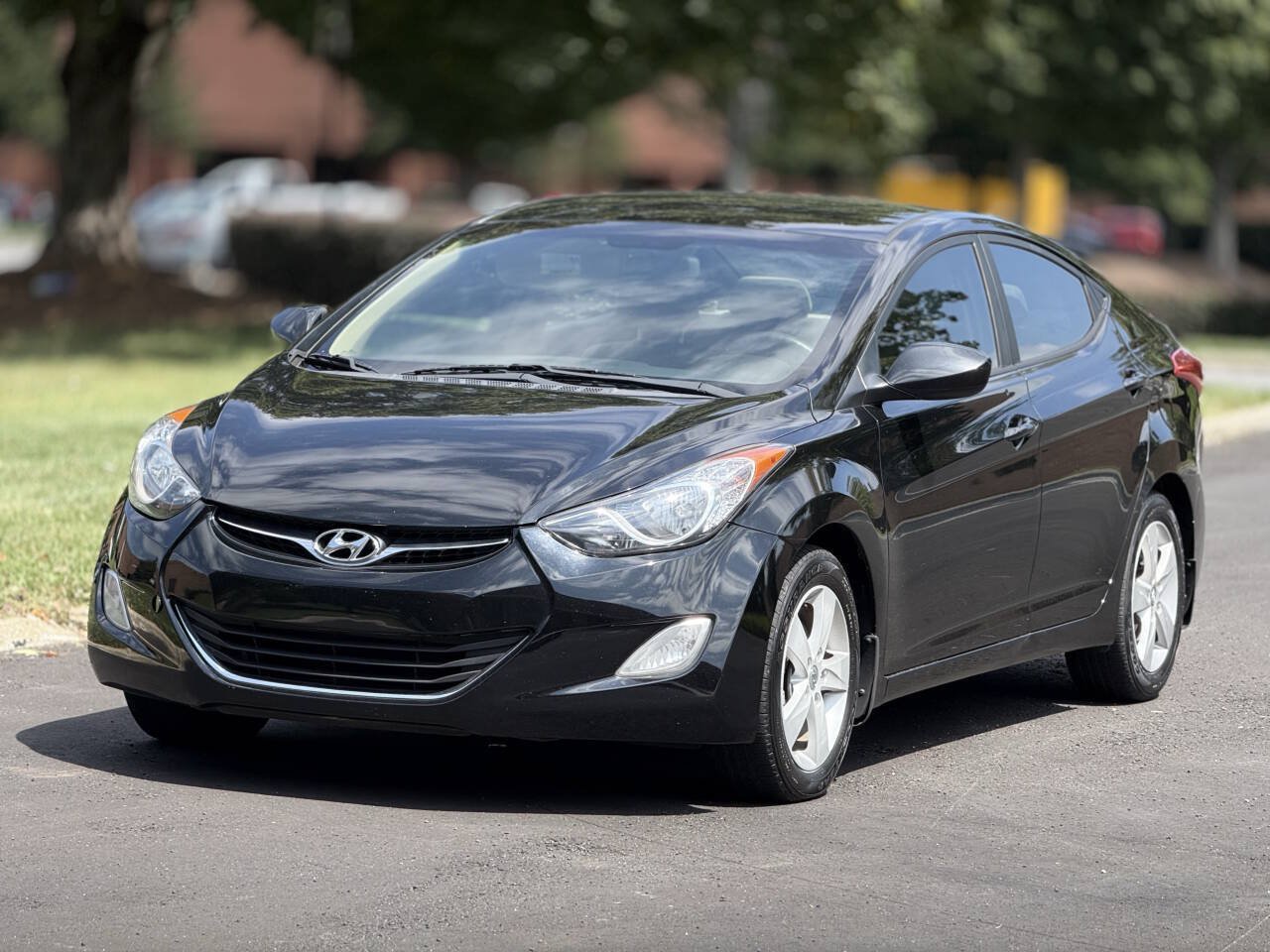 Used 2013 Hyundai Elantra GLS w/ Preferred Pkg FWD image 2